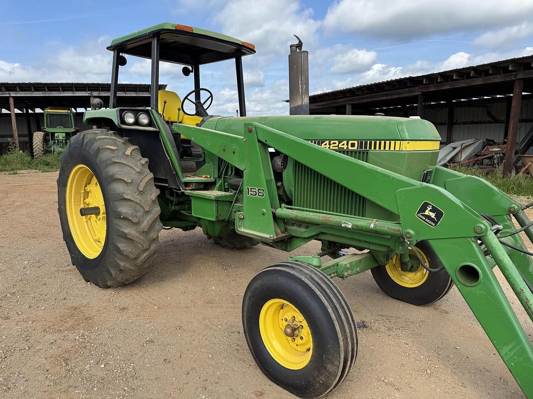 Image of John Deere 4240 Primary image