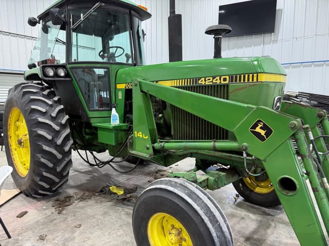 Image of John Deere 4240 equipment image 2