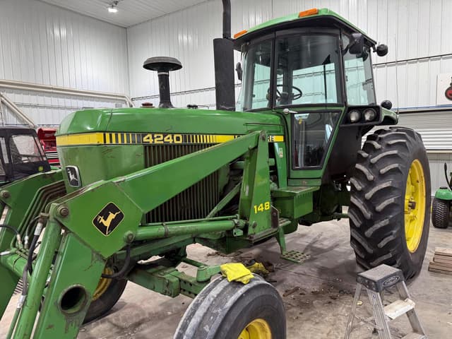 Image of John Deere 4240 equipment image 3