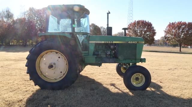 Image of John Deere 4240 equipment image 3