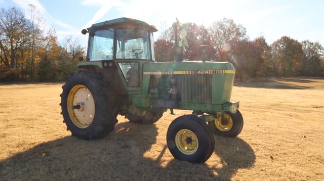 Image of John Deere 4240 equipment image 2