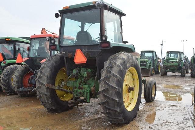 Image of John Deere 4240 equipment image 2