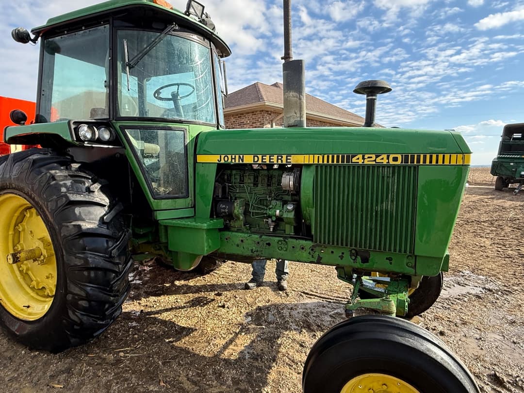 Image of John Deere 4240S Primary image