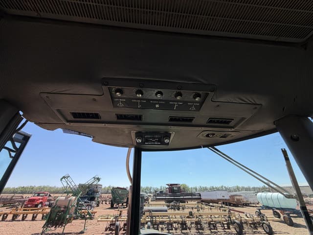 Image of John Deere 4240 equipment image 1