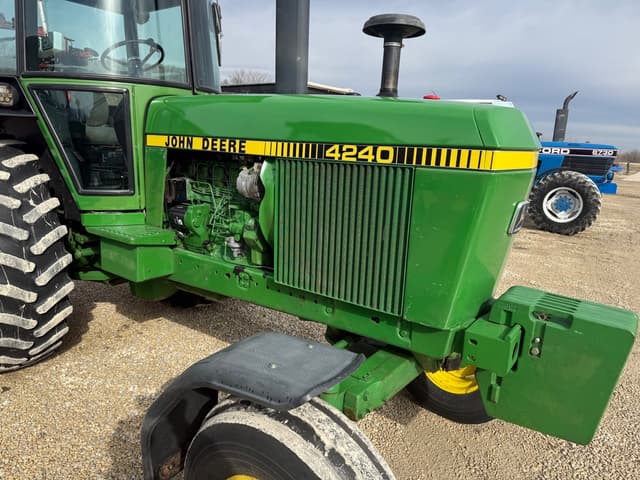 Image of John Deere 4240 equipment image 4