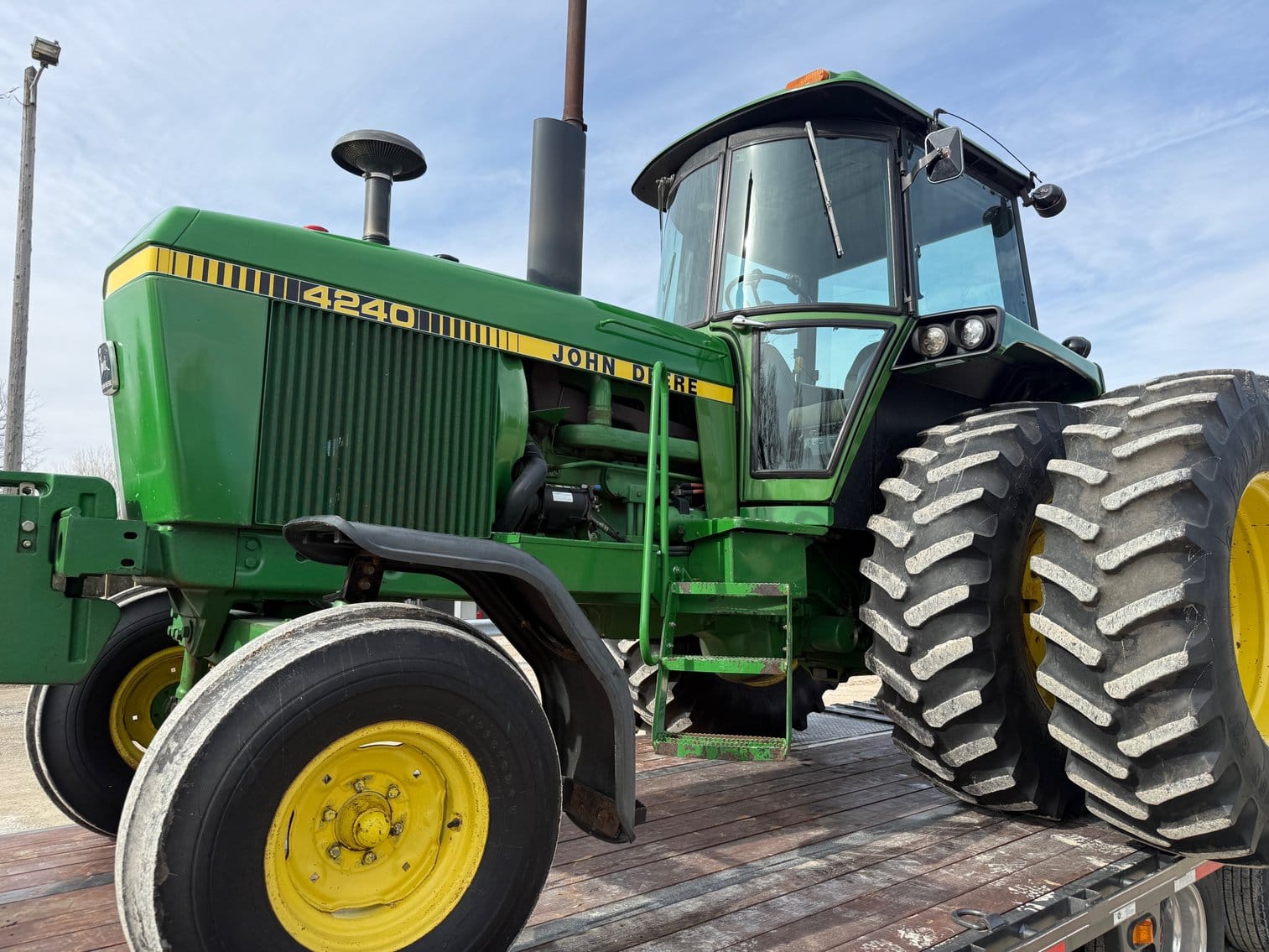 John Deere 4240 Equipment Image0