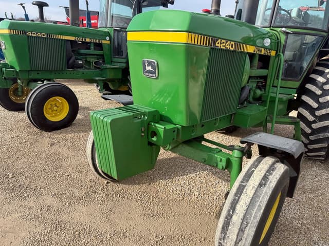 Image of John Deere 4240 equipment image 2