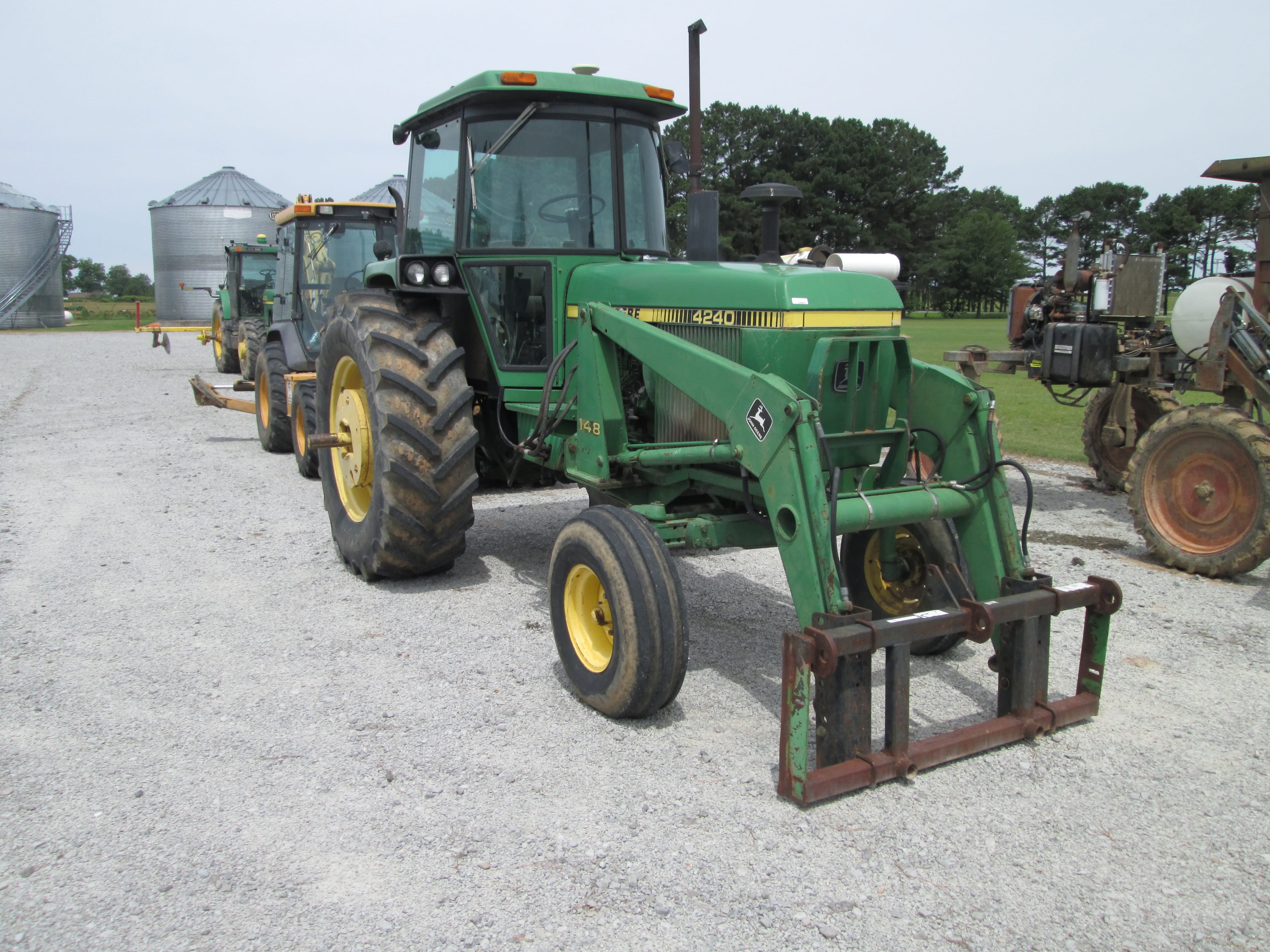 Main image John Deere 4240