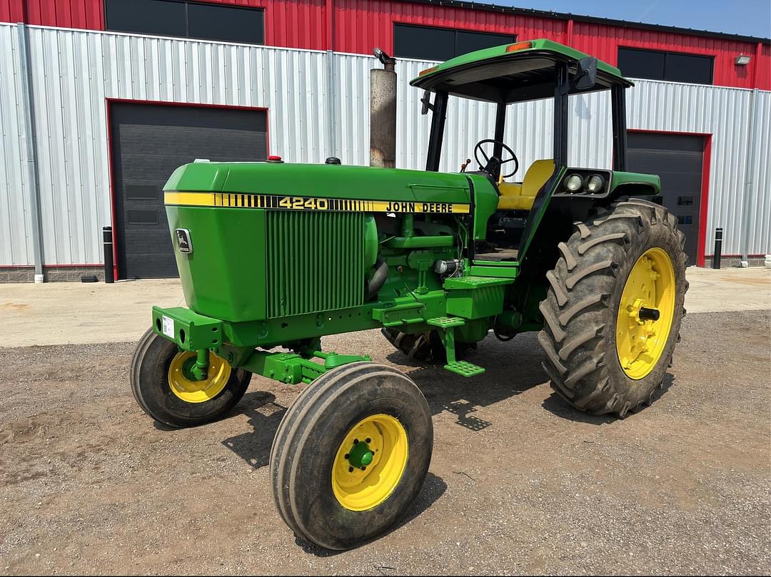 Image of John Deere 4240 Primary image