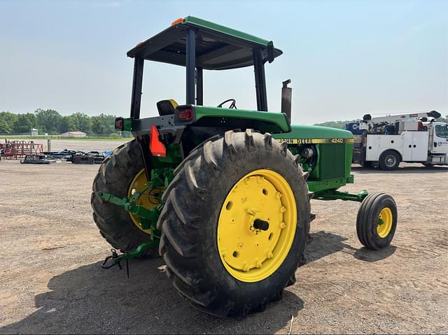 Image of John Deere 4240 equipment image 2