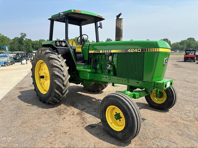 Image of John Deere 4240 equipment image 1