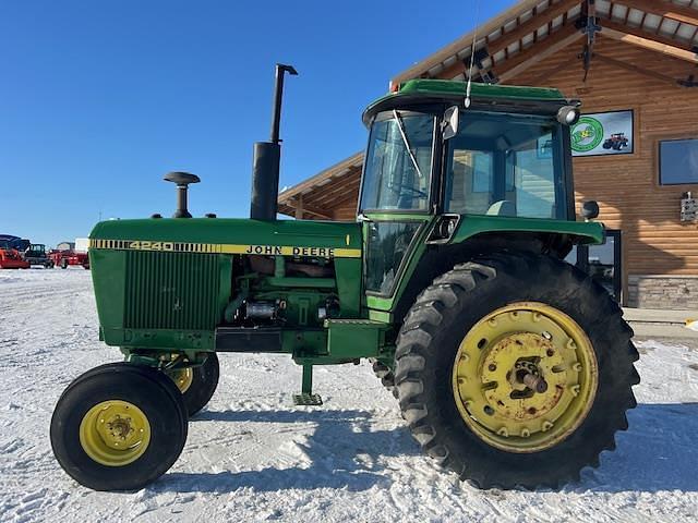 Image of John Deere 4240 equipment image 1