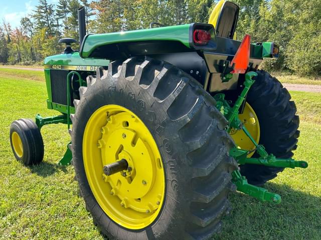 Image of John Deere 4240 equipment image 2