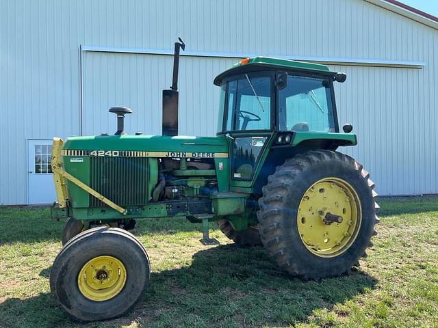 Image of John Deere 4240 equipment image 1