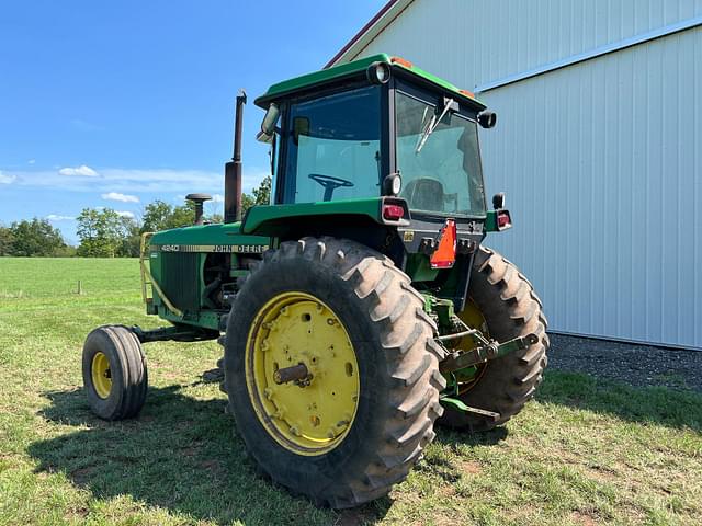 Image of John Deere 4240 equipment image 2