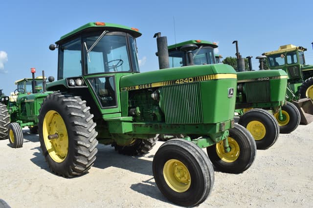 Image of John Deere 4240 equipment image 3