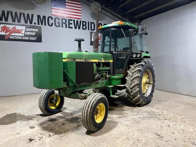 Image of John Deere 4240 equipment image 1
