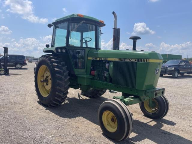 Image of John Deere 4240 equipment image 3