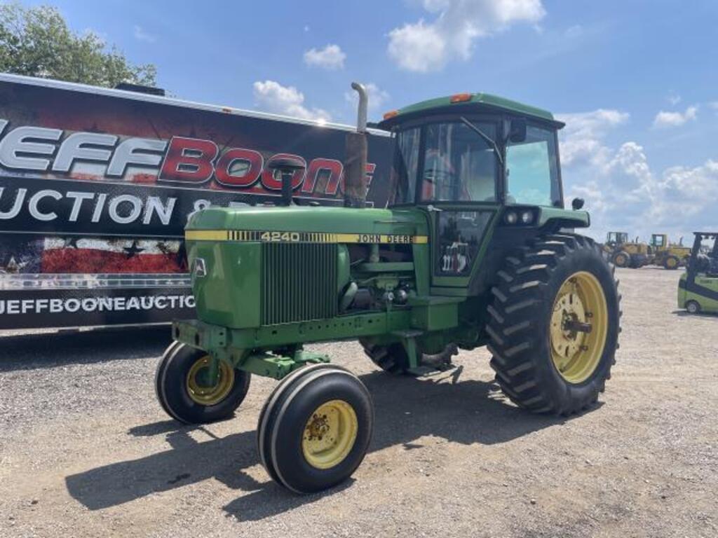 Image of John Deere 4240 Primary image