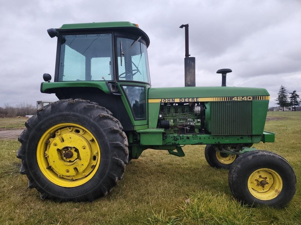 Main image John Deere 4240