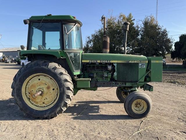 Image of John Deere 4240 equipment image 1