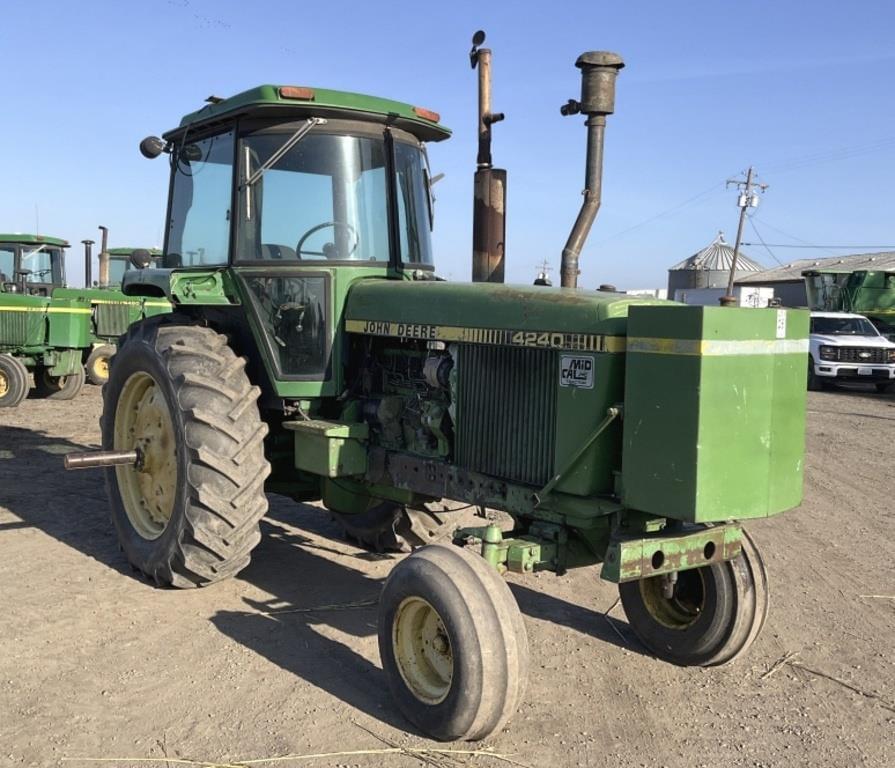 Image of John Deere 4240 Primary image