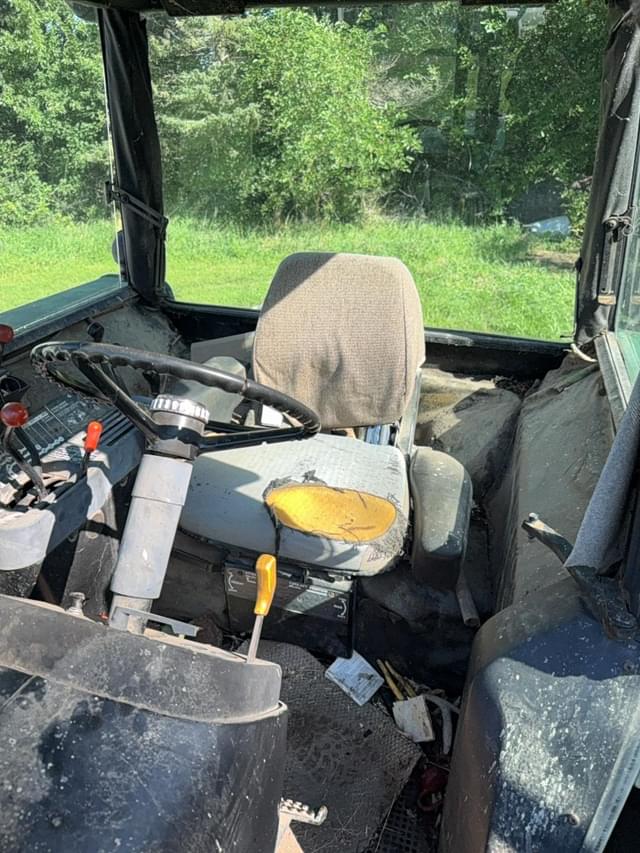 Image of John Deere 4240 equipment image 2