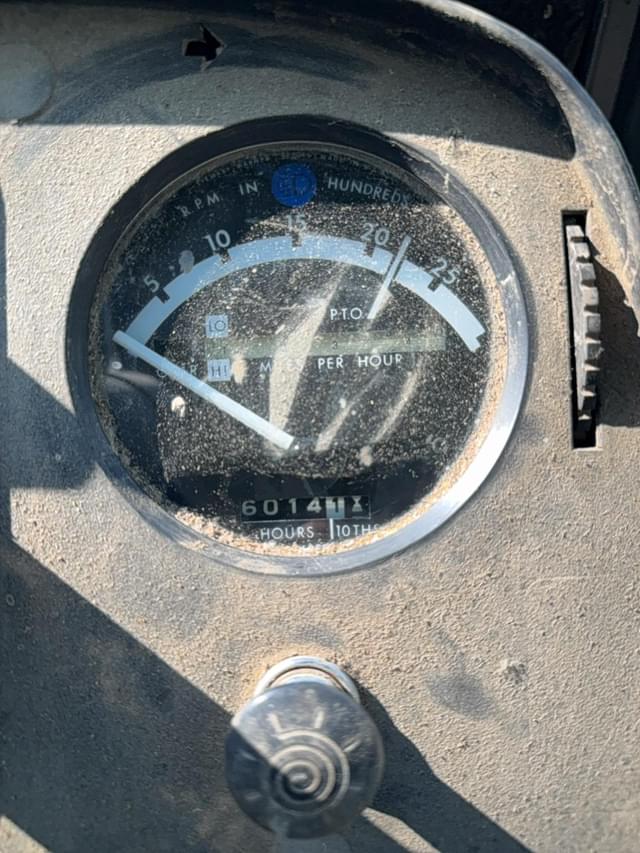 Image of John Deere 4240 equipment image 1