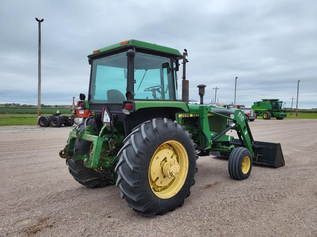 Image of John Deere 4240 equipment image 2