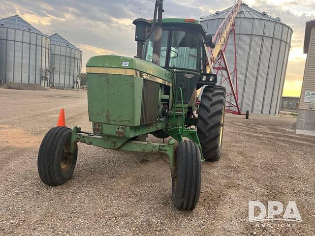 Image of John Deere 4240 equipment image 2