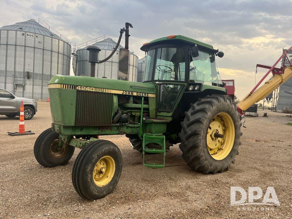 Main image John Deere 4240