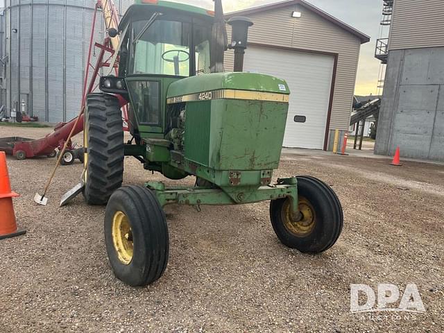 Image of John Deere 4240 equipment image 4