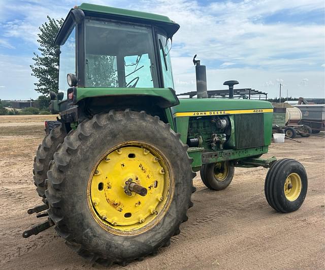 Image of John Deere 4240 equipment image 2