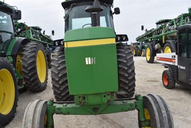 Image of John Deere 4240 equipment image 3