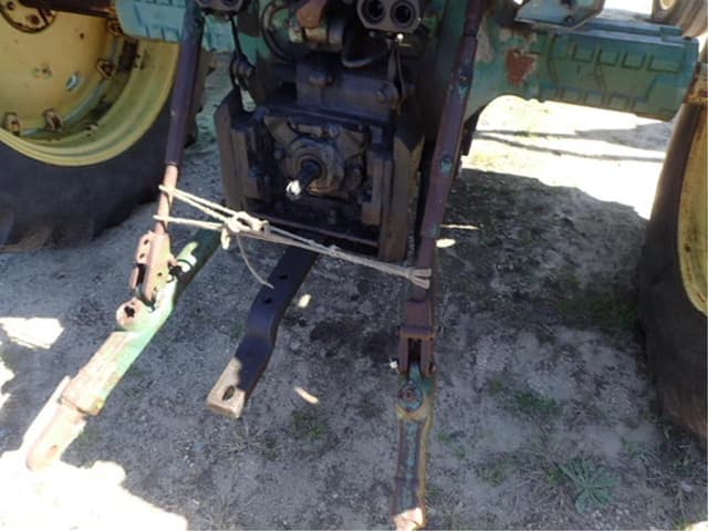 Image of John Deere 4240 equipment image 3