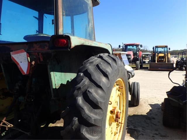 Image of John Deere 4240 equipment image 2