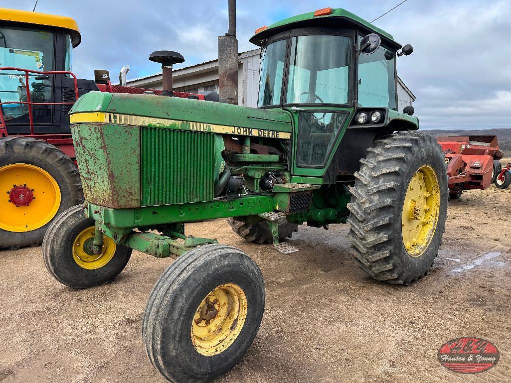 Image of John Deere 4240 Primary image