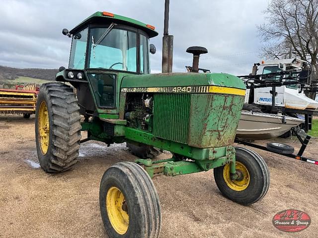 Image of John Deere 4240 equipment image 1