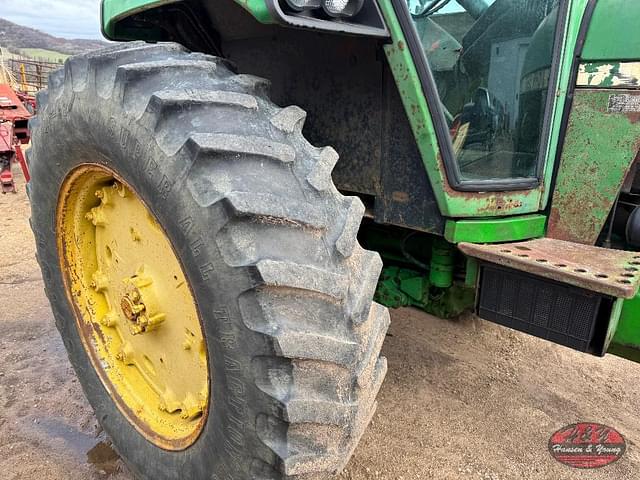 Image of John Deere 4240 equipment image 4