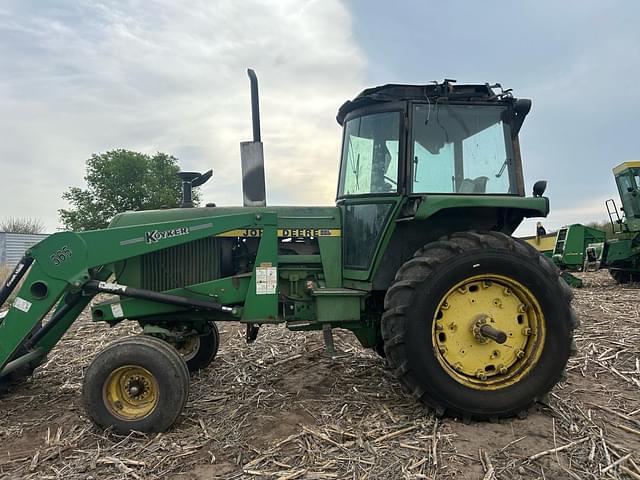 Image of John Deere 4240 equipment image 2