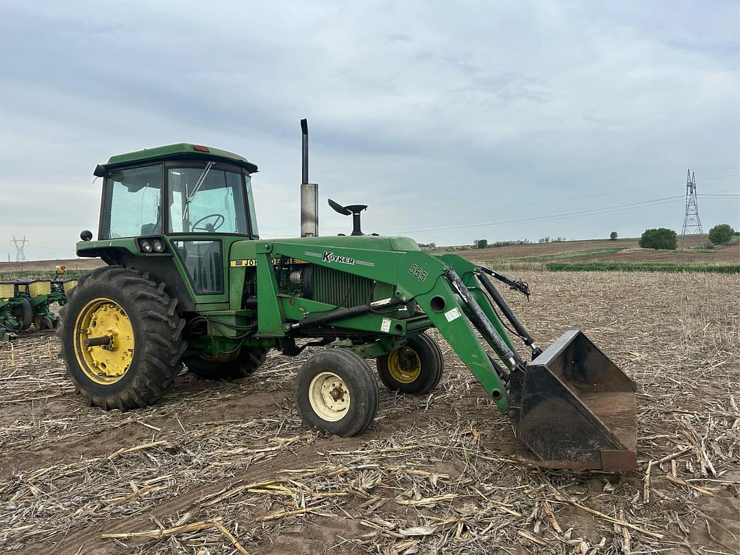 Image of John Deere 4240 Primary image