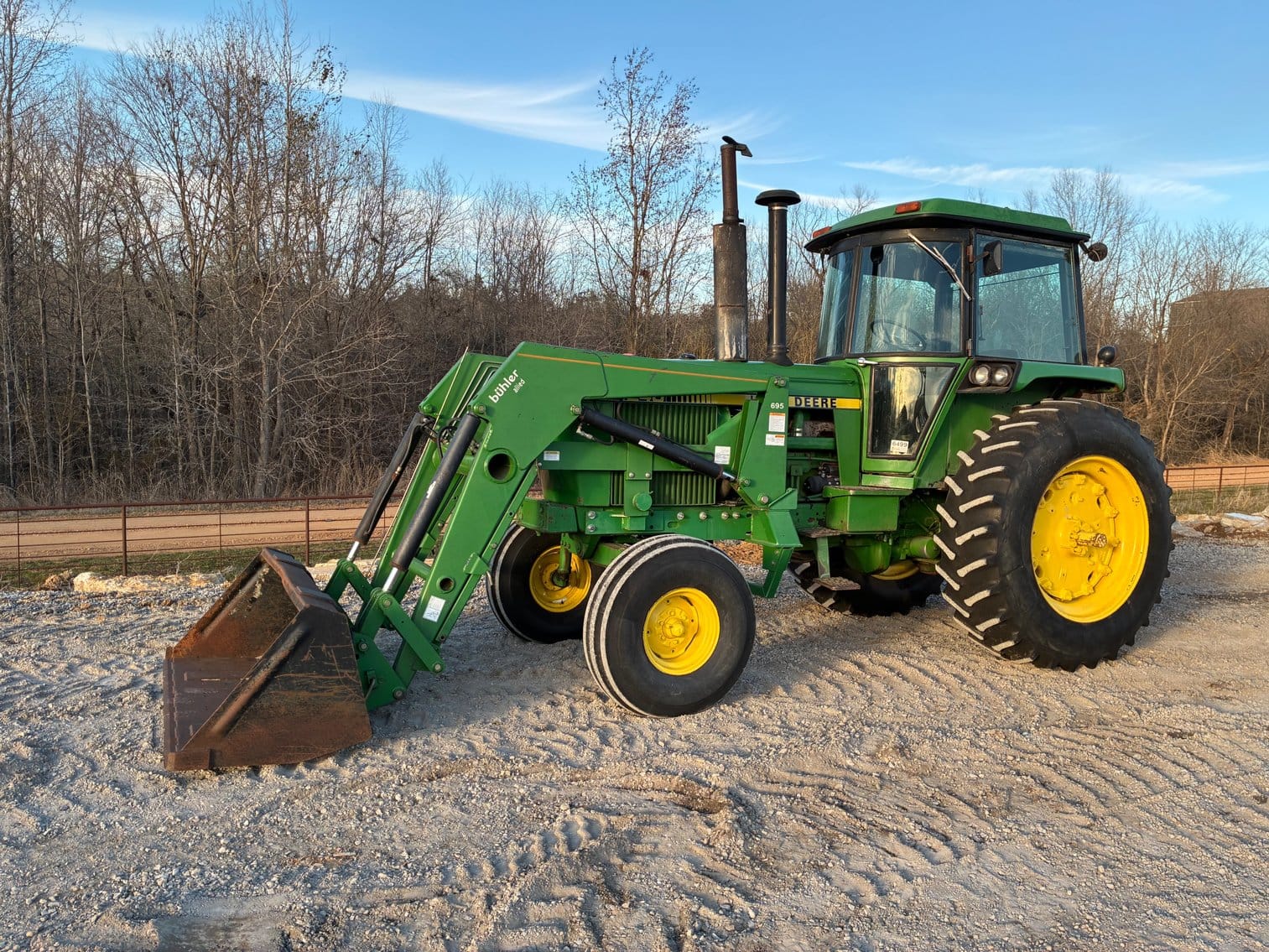 John Deere 4240 Equipment Image0