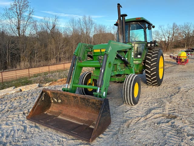 Image of John Deere 4240 equipment image 1