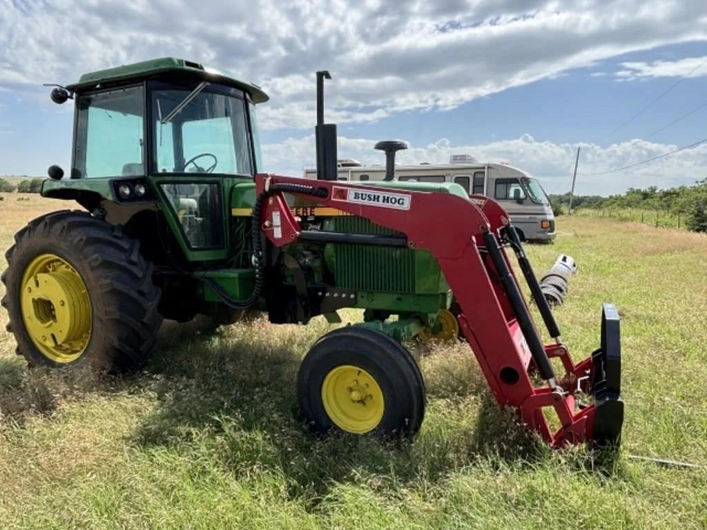 Image of John Deere 4240 Primary image