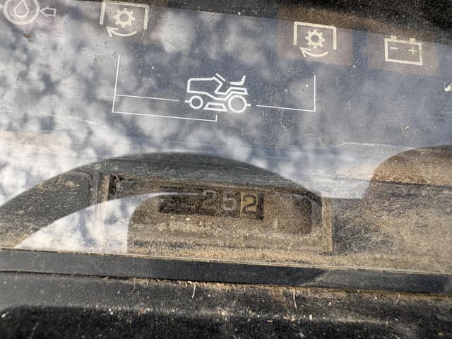 Image of John Deere 425 equipment image 4