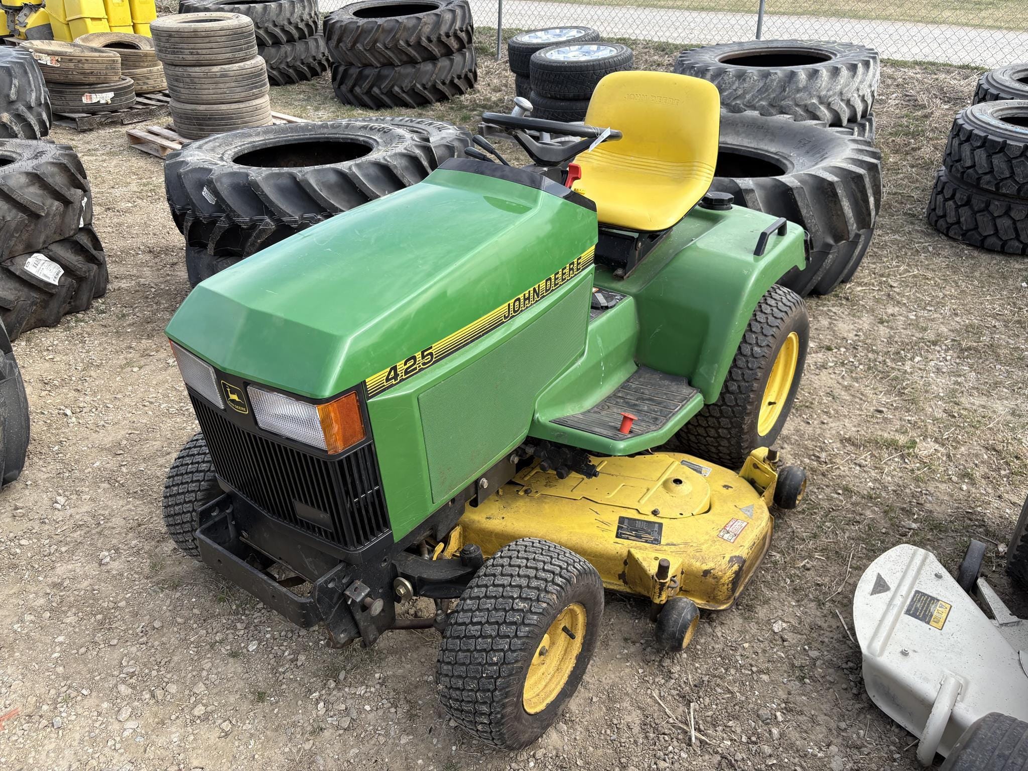 John Deere 425 Equipment Image0