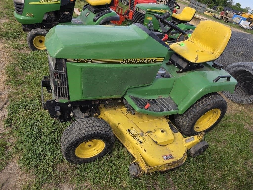 Image of John Deere 425 Primary image
