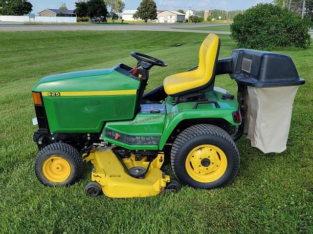 Image of John Deere 425 equipment image 1