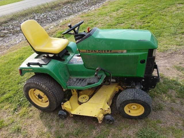 Image of John Deere 425 equipment image 2