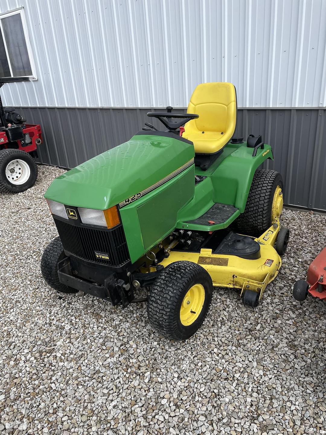 Image of John Deere 425 Image 1